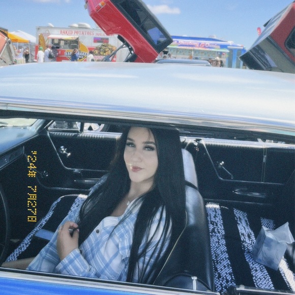 Meet your Posher, Jayleene Castro - Picture 3 of 4